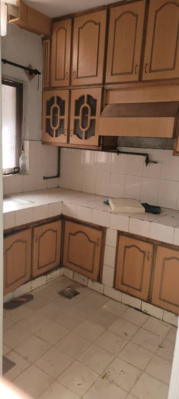 G/11 700sq 1st floor 2bed flat available for sale real piks