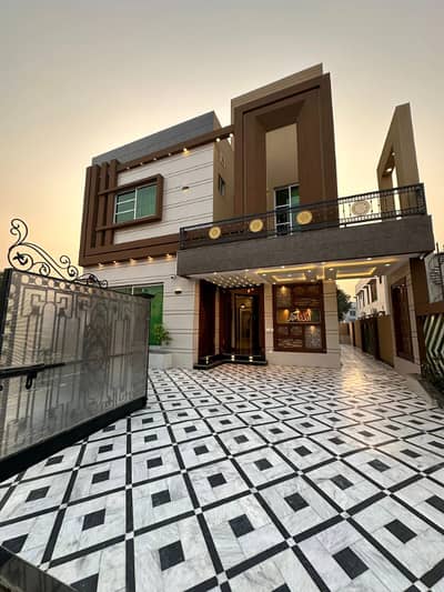 10 MARLA MODERN DESINGN HOUSE FOR SALE VERY GOOD LOCATION OWNER BUILD FULL SOLID HOUSE