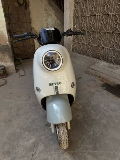 Metro T9 Eco EV Scooty