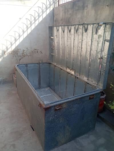 Iron Peti (Trunk)  6 foot.