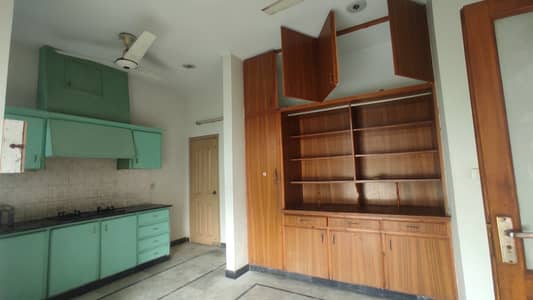 1 Kanal Upper Portion Available For Rent