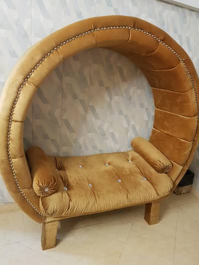 round shape dewan on sale