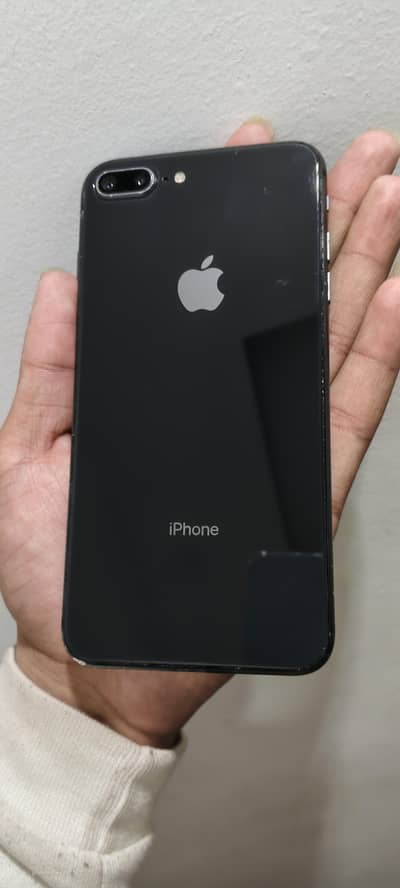 iphone 8 puls Factory unlock All working whatapp num       03209727601