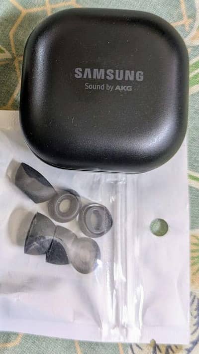 Samsung Galaxy Buds Pro with extra Eartips for sale
