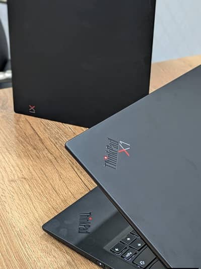 Lenovo Thinkpad X1 carbon 8th Gen i7 16GB Ram