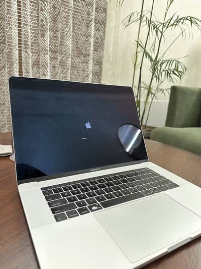 Macbook Pro 2017 15.4 inch TouchBar