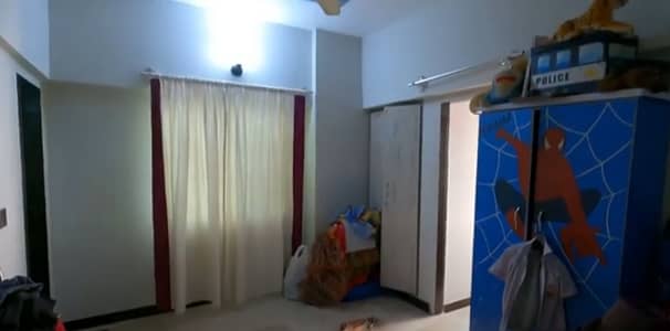 Flat For Sale Lease 750 Square Feet