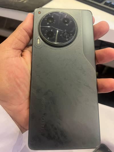 Techno C'mon30, used 12+12/256