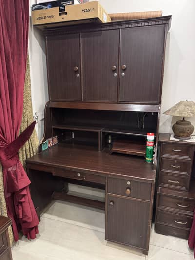 Traditional Executive Hutch Desk