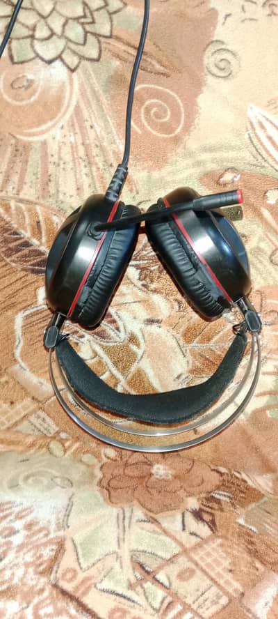 HEADPHONE RED COLOR WITH RGB LIGHT