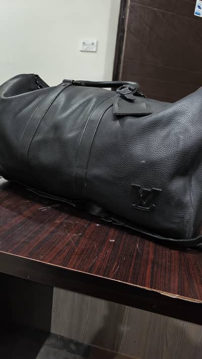 Louis Vuitton leather bag (LV)