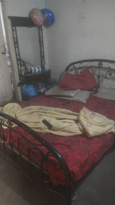 bed and dressing table