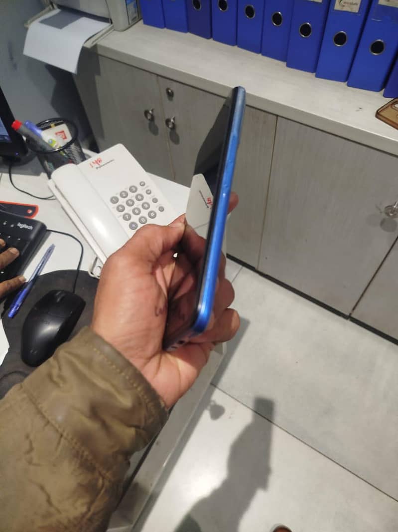 دبائے اور موبائل 4