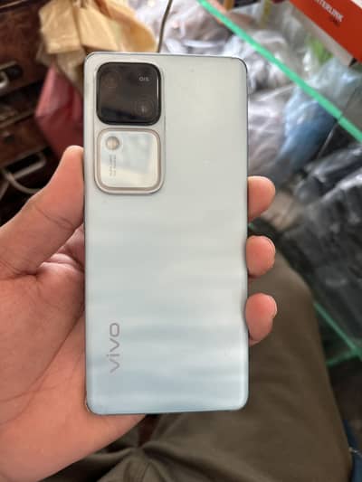 Vivo V30