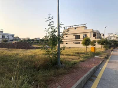 Beautiful 10 marla Corner Plot with Extra Land for Sale