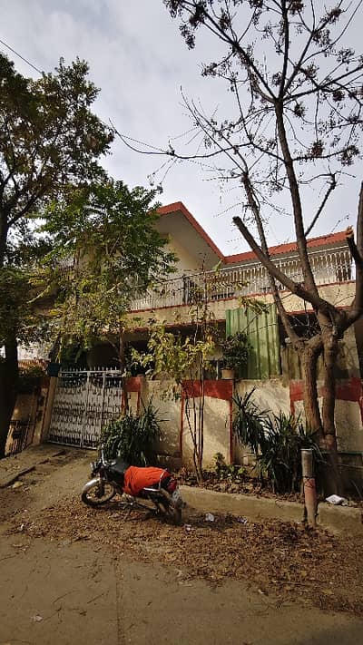 corner house for sale location Islamabad i-10 size 25 50