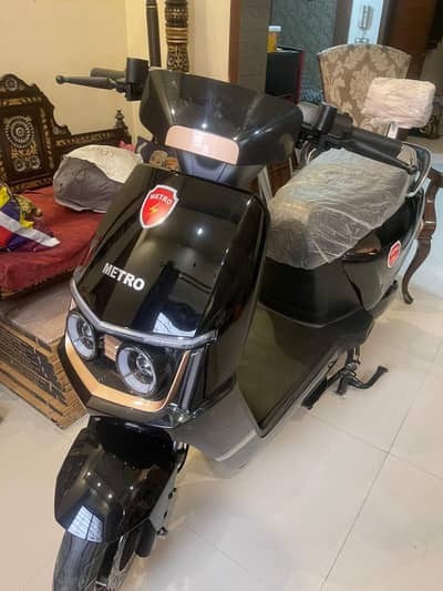 Metro E-Vehicle [M6] Electric Scooty Model 2026