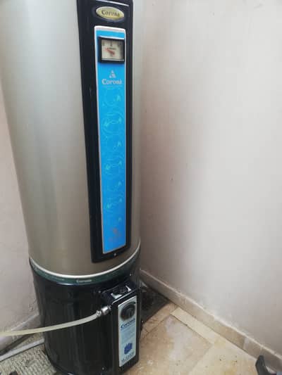 Geyser for Sale in very good condition.