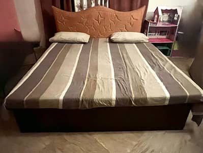 Bed without mattress and console table fo sale