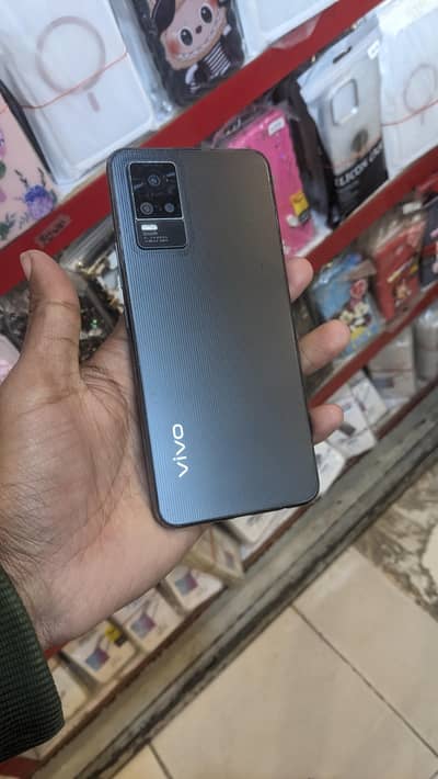 v21e Ram 8+4 12/128 urgent sale whtsap number 03188100390