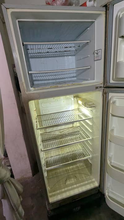 Dawlance refrigerator fridge large size