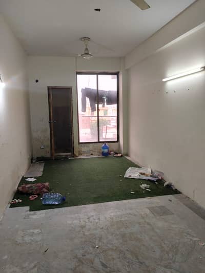 Studio Unfarnsih Apartment