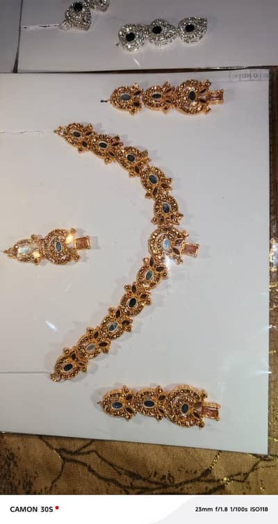 necklace  so best. quality and zarkon ka necklace