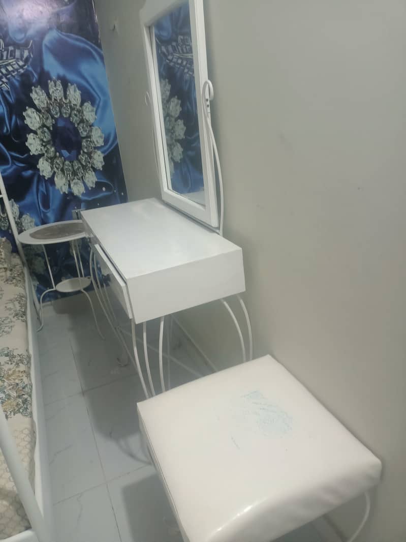 Dressing table. . . . 1