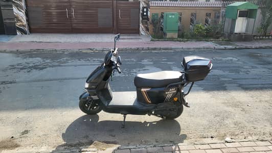 revoo electric scoter A12 with box