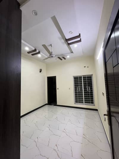 LOWER PORTION FOR RENT IN MILITARY ACCOUNTS SOCIETY COLLEGE ROAD LHR