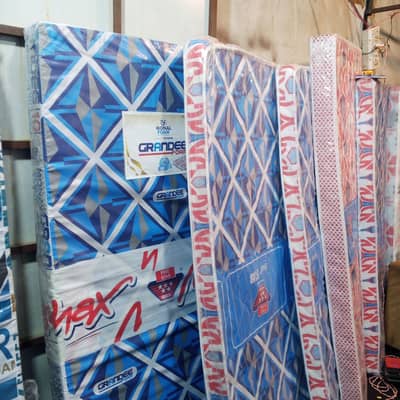 Wholesaler Medical quilt / foam mattress / double and single mattress