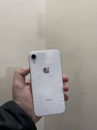 Iphone xr.   64gb.     Waterpack.     Face id ok.   Urgent sale