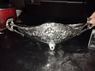 Decorative serving dish with handles