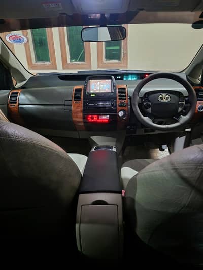 Top Variant Toyota Prius. Exchange with New Small Cars