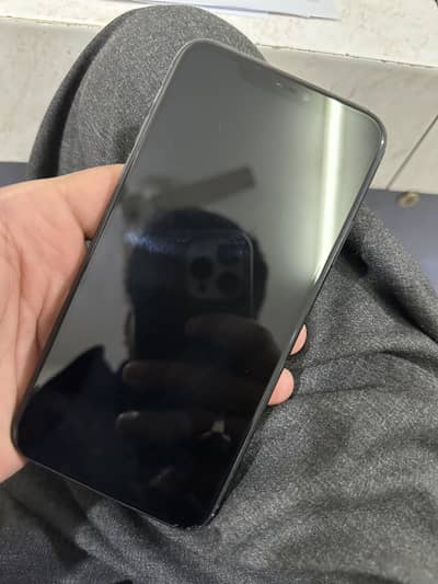 iPhone 11 pro max midnight green battery 79 but behtreen timing