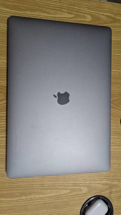 MACBOOK PRO 2018 15 INCH (16/512)