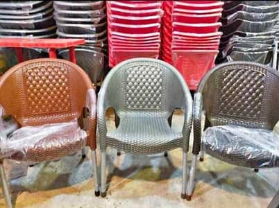 plastic table and chairs