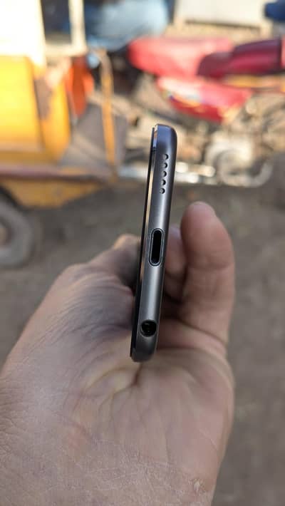 iPod 2th generation  Whatsapp 03113393755