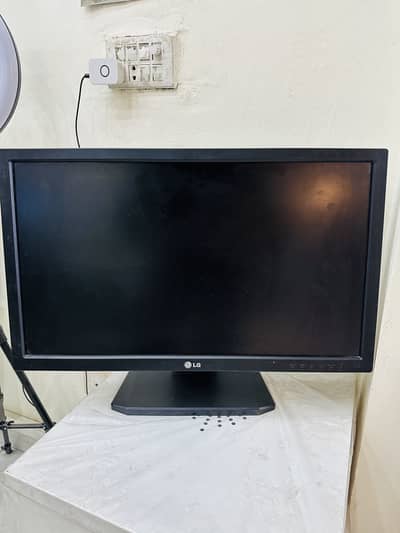 24 inch branded Monitors