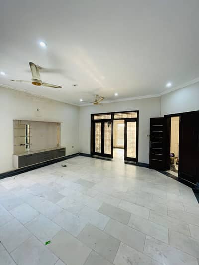 13 Marla Top Floor For Rent With All Utility Connection's And Sollar System Facility