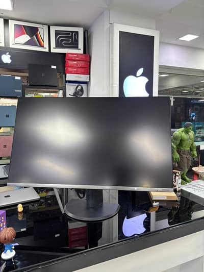 Samsung 32″ 4K UHD LCD – Crystal Clear Display | 60Hz