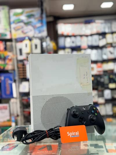 Xbox one s 1tb just plug and play