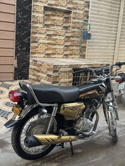Honda CG 125 Black + Gold Edition like brand new