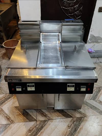 Complete Restaurant ka saman for sale