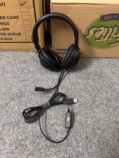 USB noise cancelling PC headphones branded