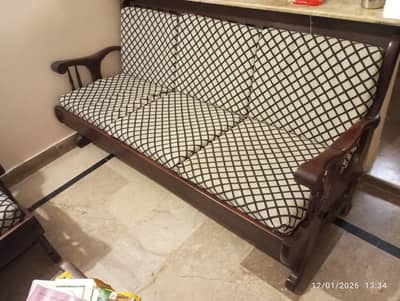 5 seater sofa with center table