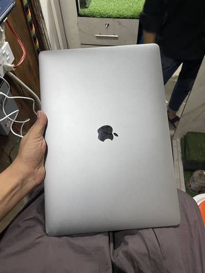 Macbook Pro 2016 Core i7 16/256 SSD