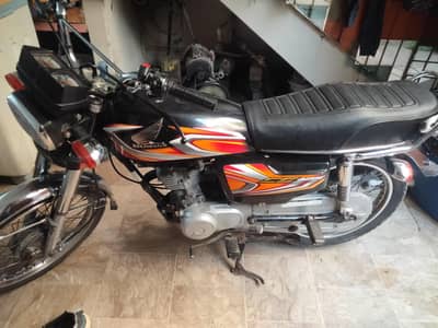 honda 125 black colour condition 10/9
