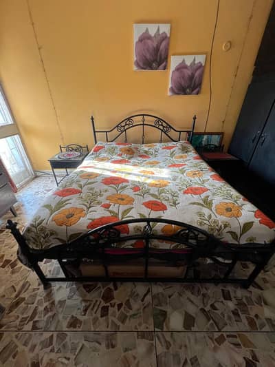 bed set with two side tables good as new