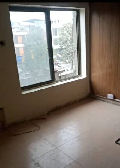 4 Marla Commercial 2nd floor For Rent